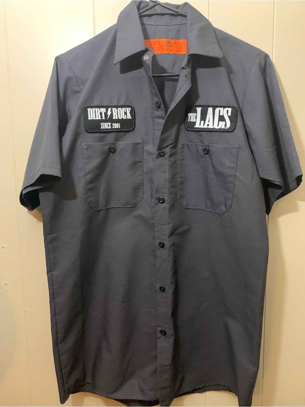 Red Cap Men’s Dark Gray Short-Sleeve Work Shirt with Chest Patches The Lacs S